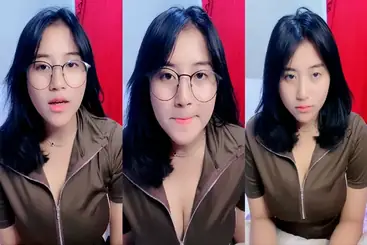 Cewek Kacamata Imut Pamer Aksi Main Sendiri Sampai Banjir